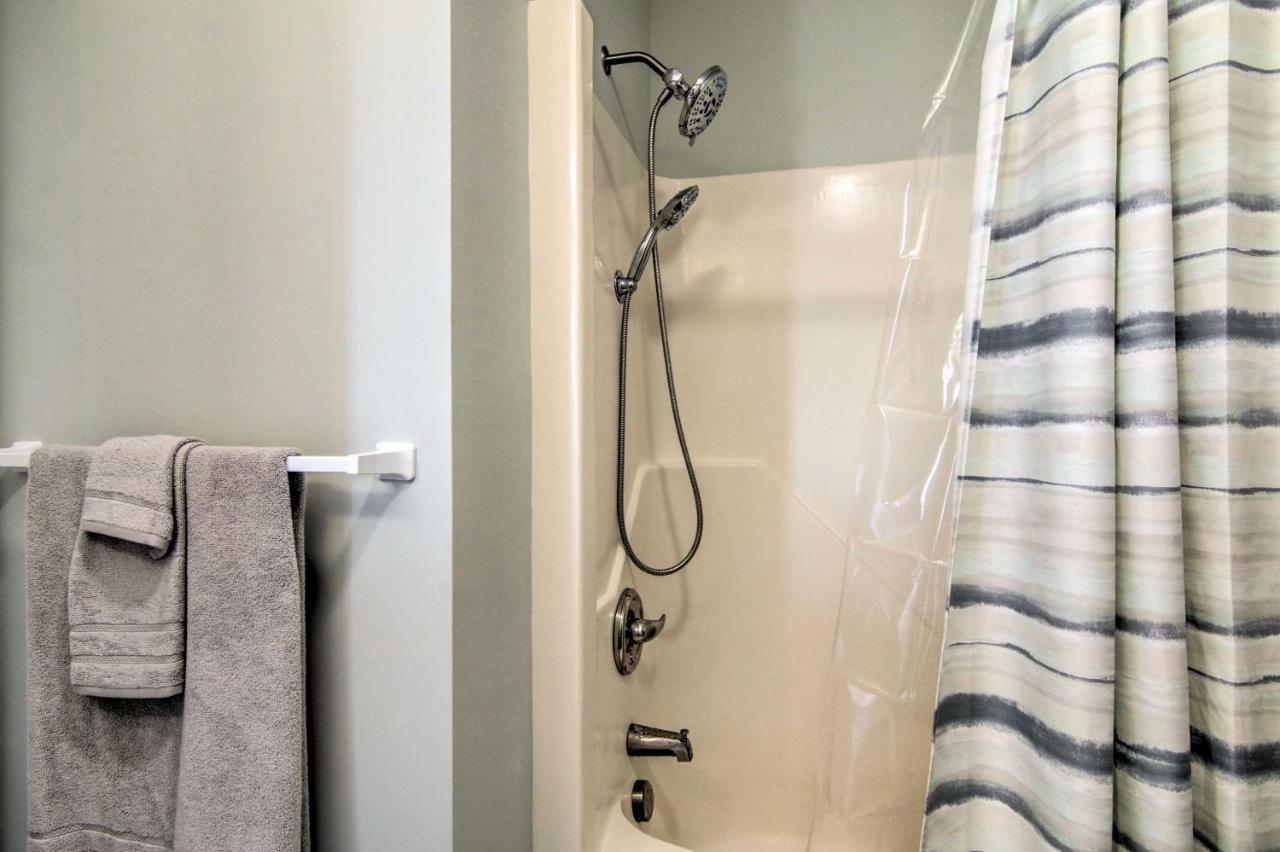 Airy Ocean City Condo On Canal Front With Deck! Exteriör bild