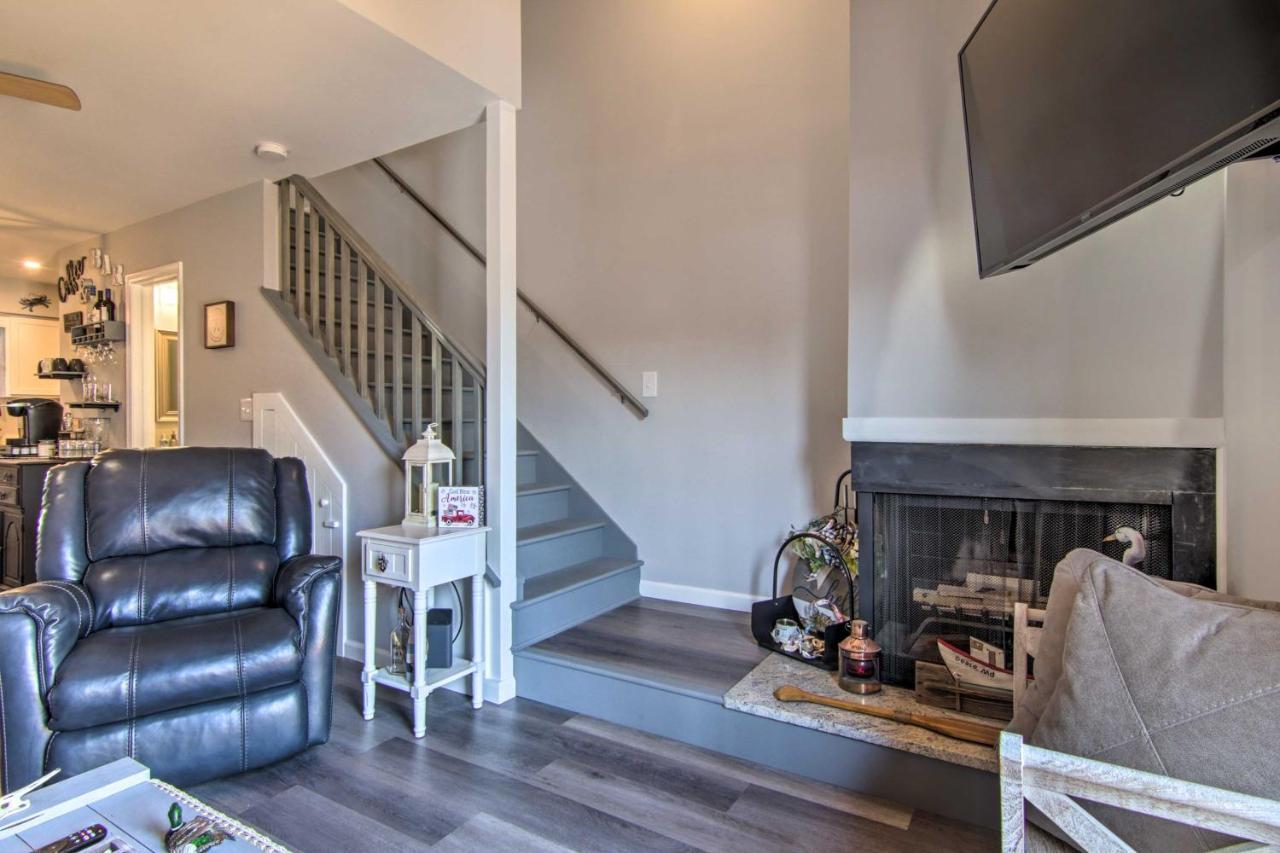 Airy Ocean City Condo On Canal Front With Deck! Exteriör bild