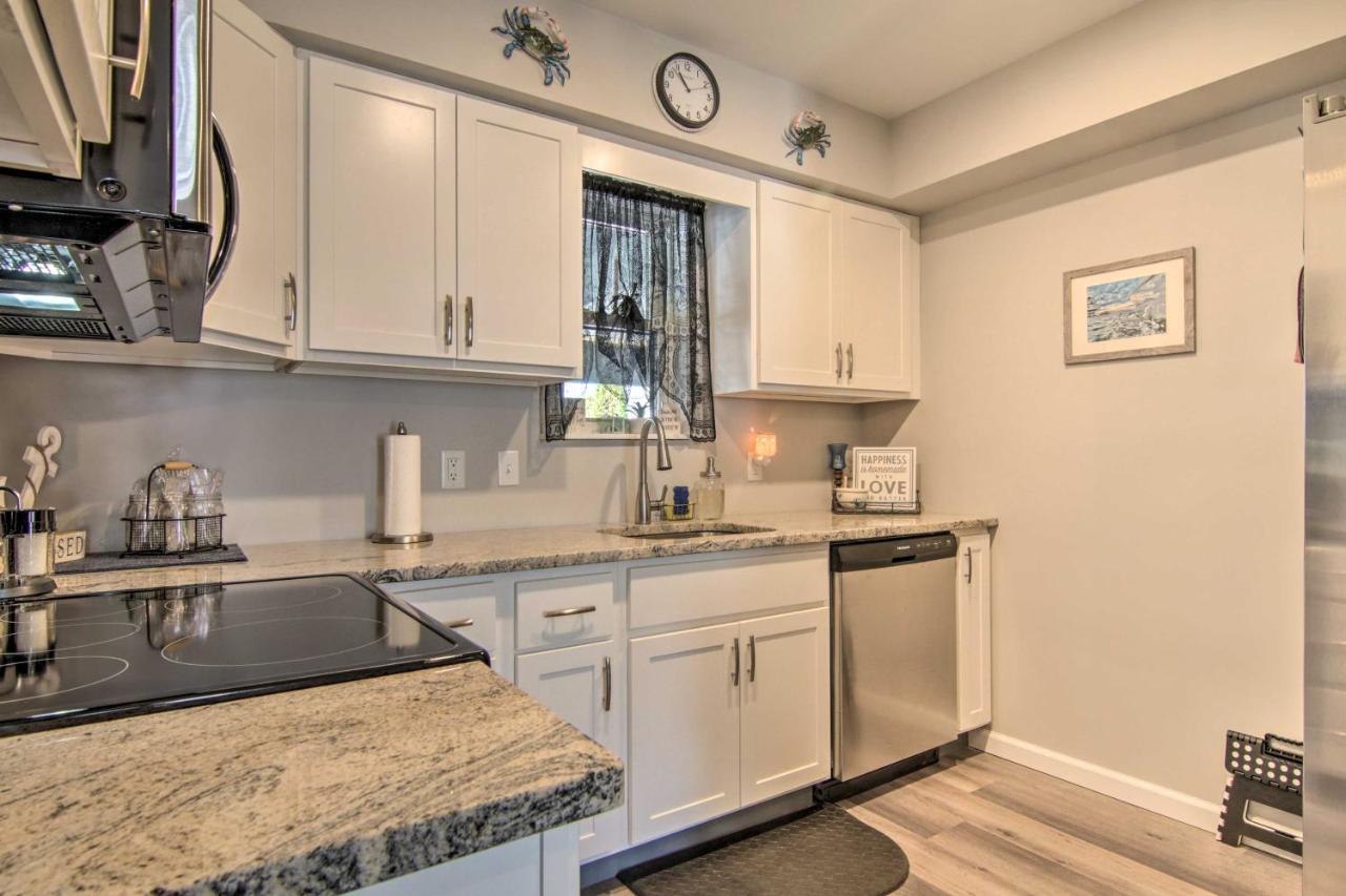 Airy Ocean City Condo On Canal Front With Deck! Exteriör bild