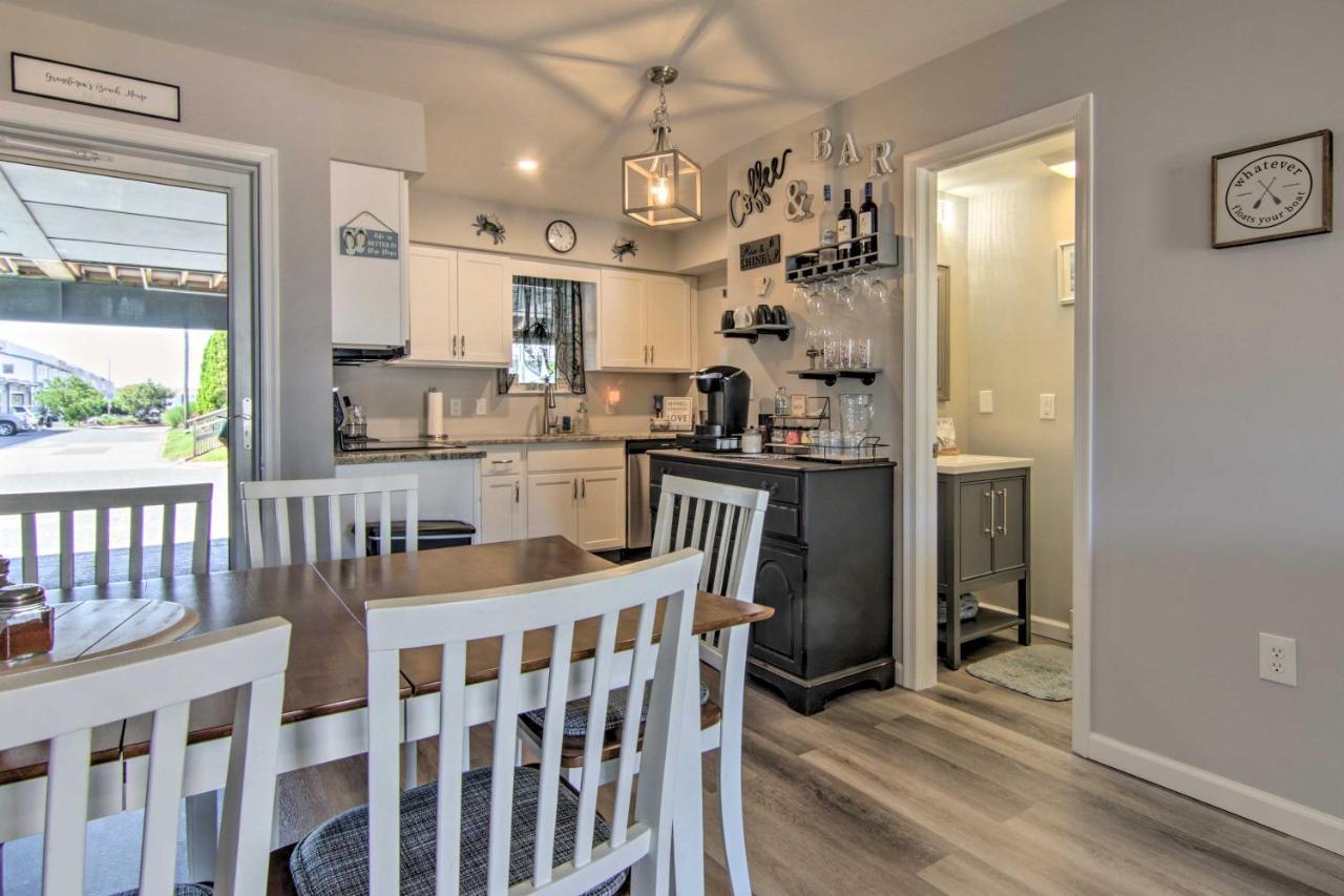 Airy Ocean City Condo On Canal Front With Deck! Exteriör bild