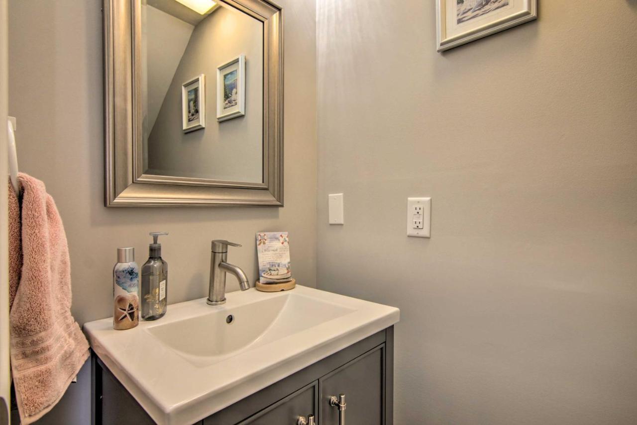 Airy Ocean City Condo On Canal Front With Deck! Exteriör bild