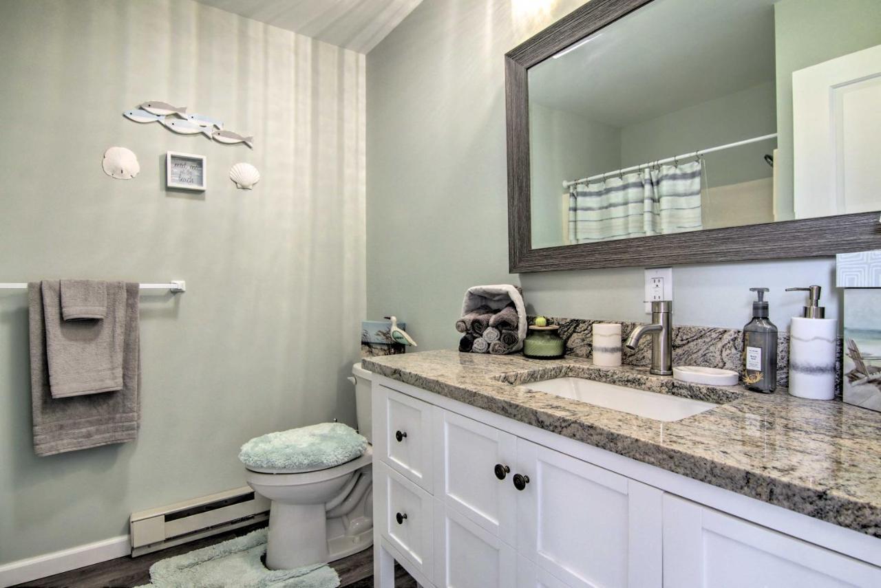 Airy Ocean City Condo On Canal Front With Deck! Exteriör bild