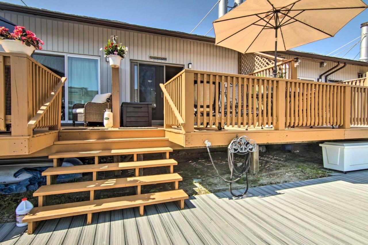 Airy Ocean City Condo On Canal Front With Deck! Exteriör bild